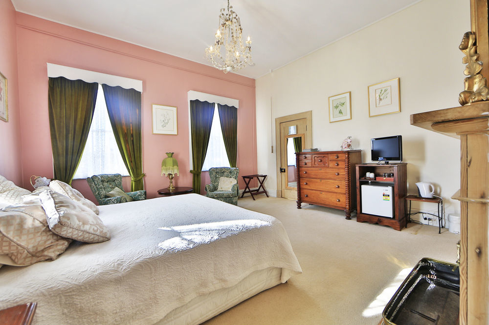 The Racecourse Inn Longford Ngoại thất bức ảnh