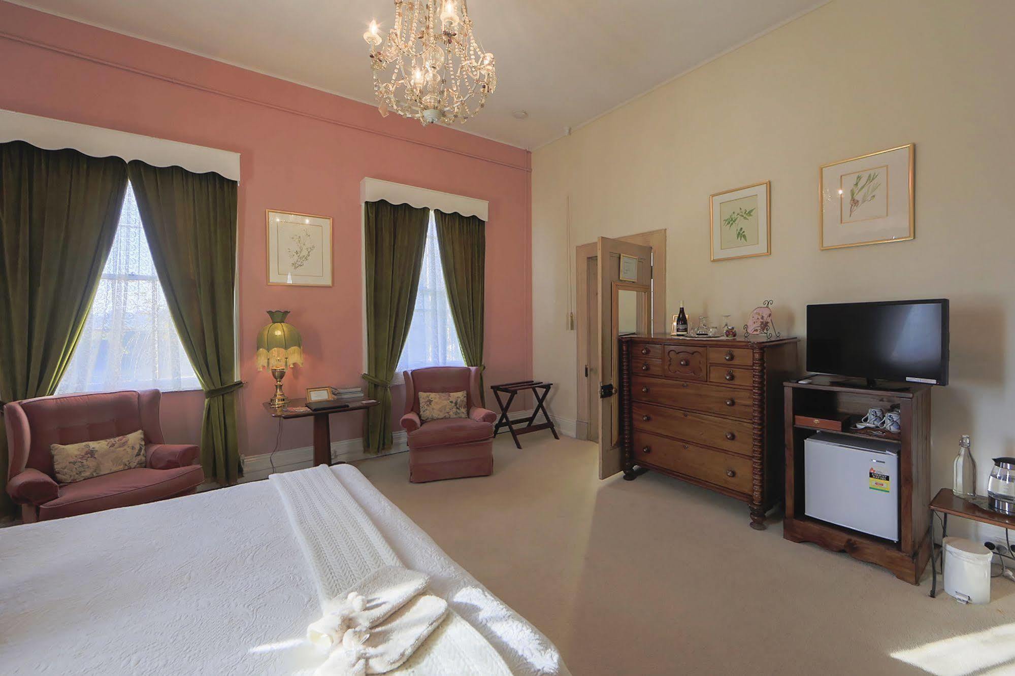 The Racecourse Inn Longford Ngoại thất bức ảnh